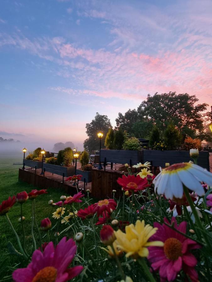 Abzali Hotel And Restaurant With Self Check-In Ādaži Zewnętrze zdjęcie